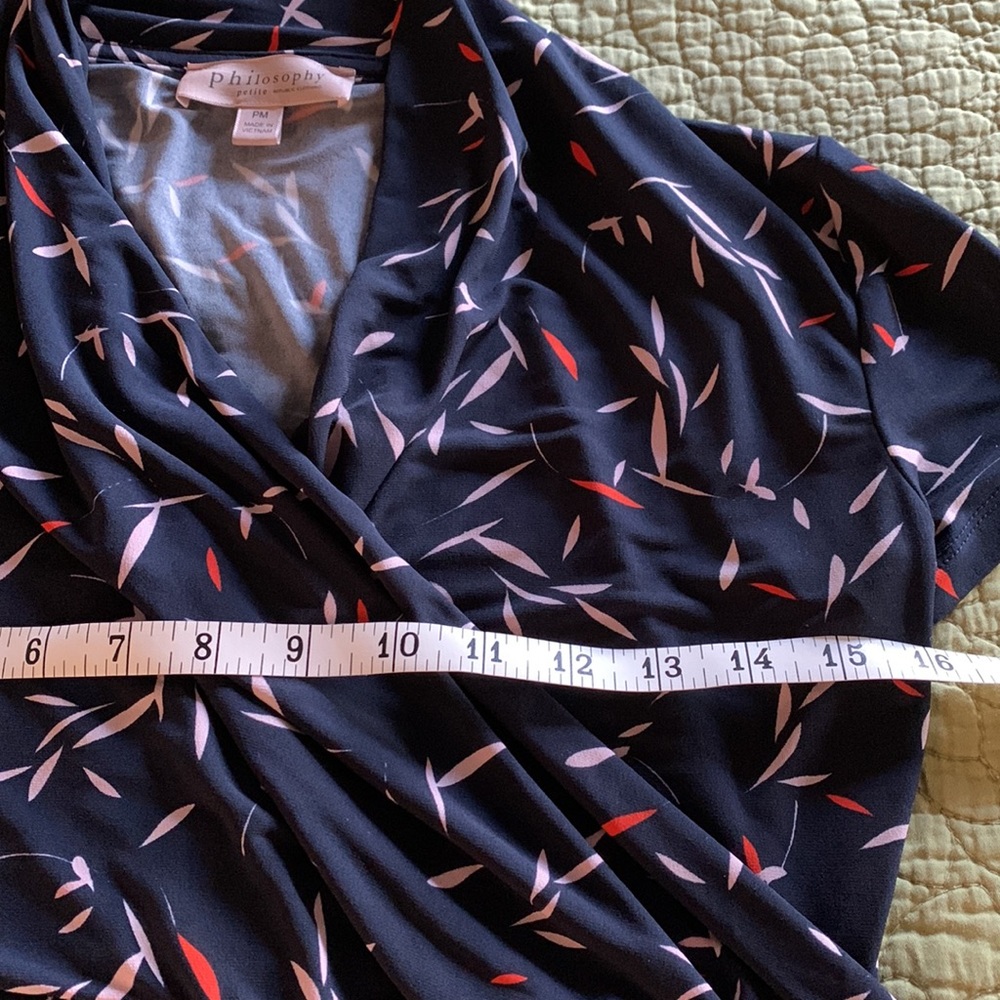 Philosophy Navy V-Neck Blouse Size Medium Petite - Picture 9 of 12
